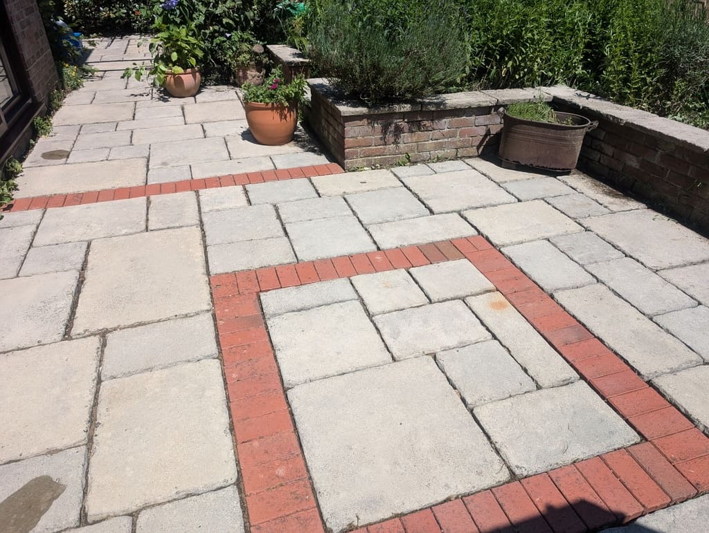 Patio-cleaning-pressure-washing-service-transformation-in-Thame 0