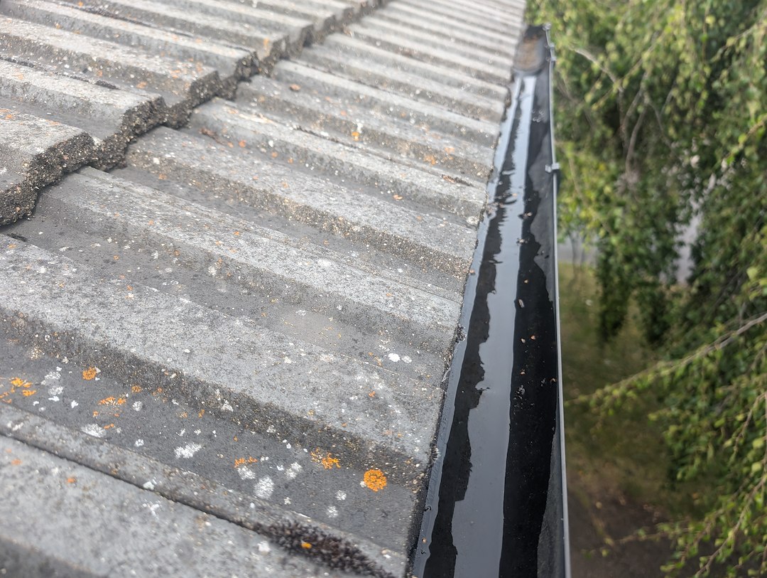 Gutter-Cleaning-in-Henley-On-Thames 0