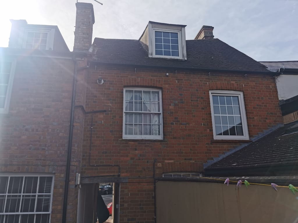 Back-on-Gutter-Cleaning-Duty-in-Thame-High-Street 1