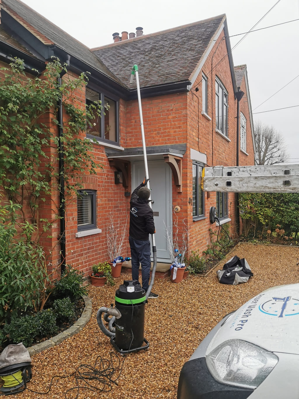 Keeping-Gutters-Flowing-in-Thame 0