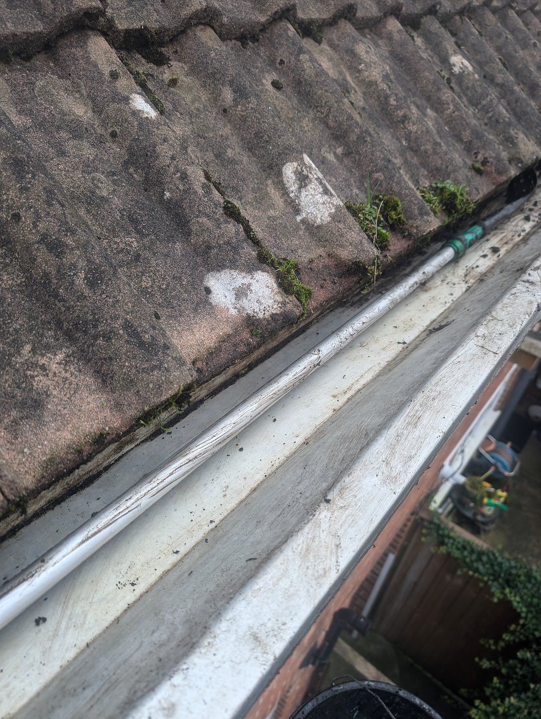 Simply-top-quality-gutter-cleaning-in-Marlow 1