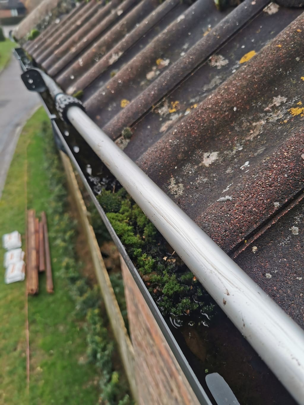Fixed Price, Simple Service. Gutter Cleaning Thame
