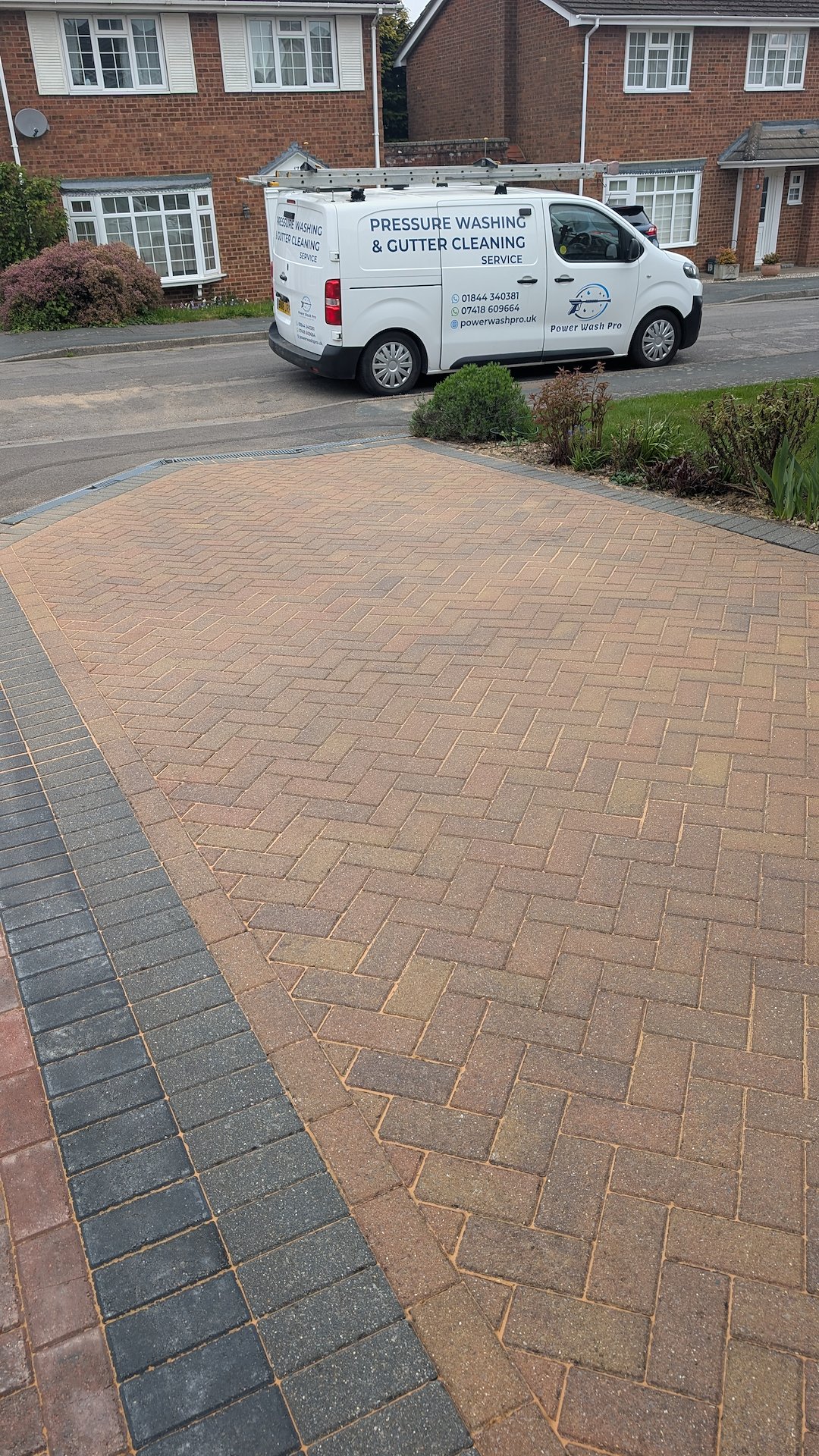 Driveway-Cleaning-in-Thame-Restoring-a-Weathered-Driveway-Back-to-Its-Original-Colour 0