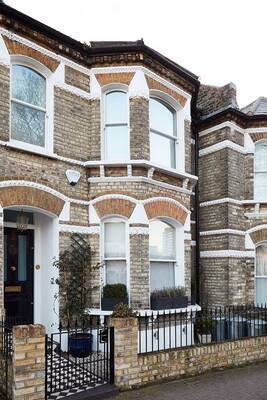Safe-and-Efficient-Gutter-Cleaning-Job-Completed-InOxford 1
