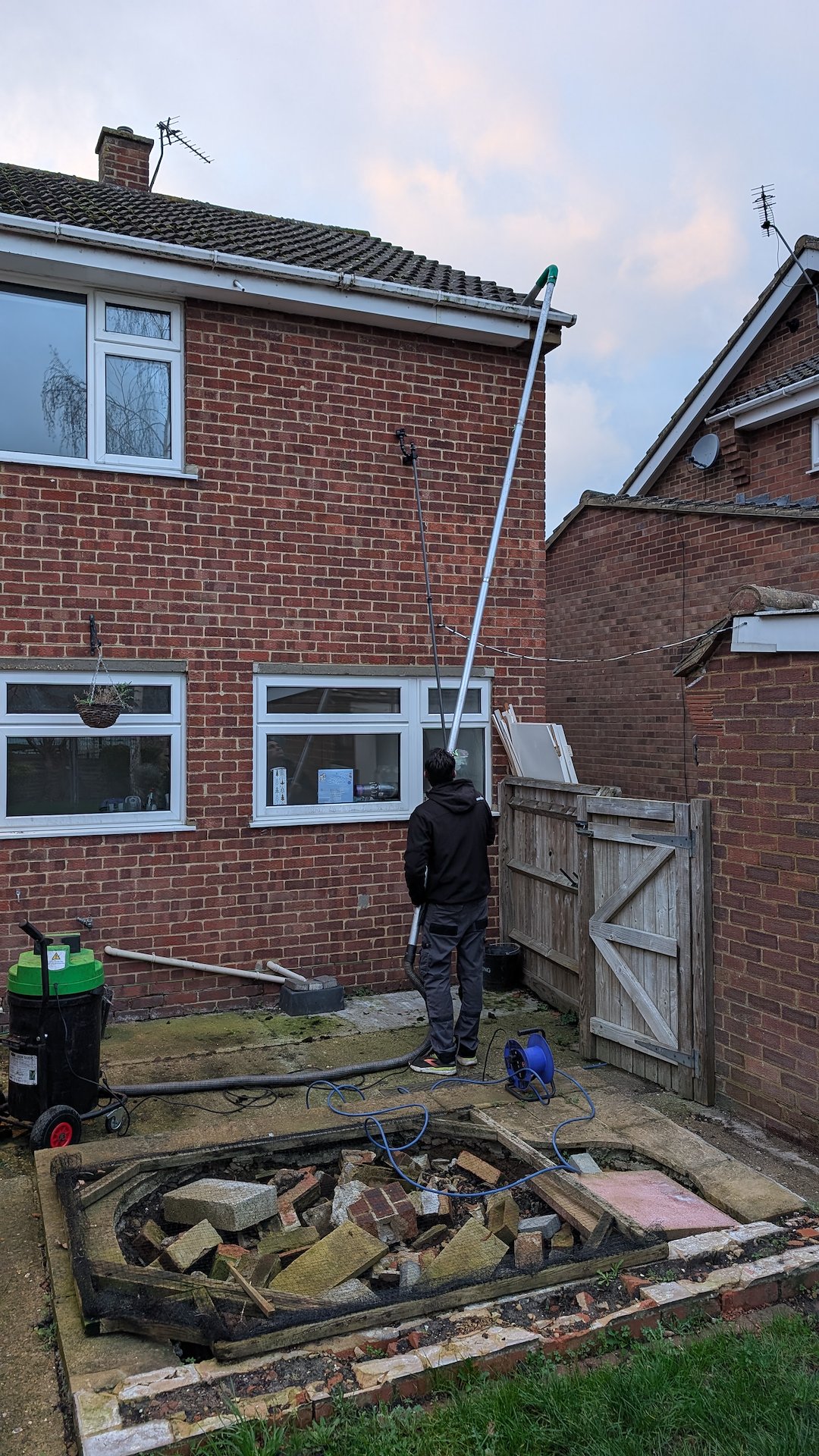 Gutter-Cleaning-Chinnor-Professional-reliable-safe-service 0
