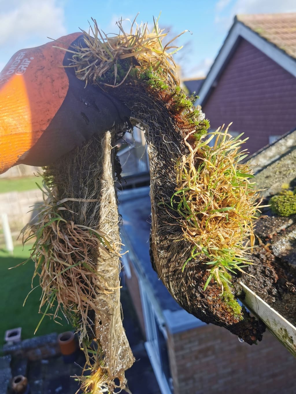 Customer-in-Thame-keeps-their-feet-on-the-ground-and-their-weekend-free-Leaving-the-gutter-cleaning-to-us 3