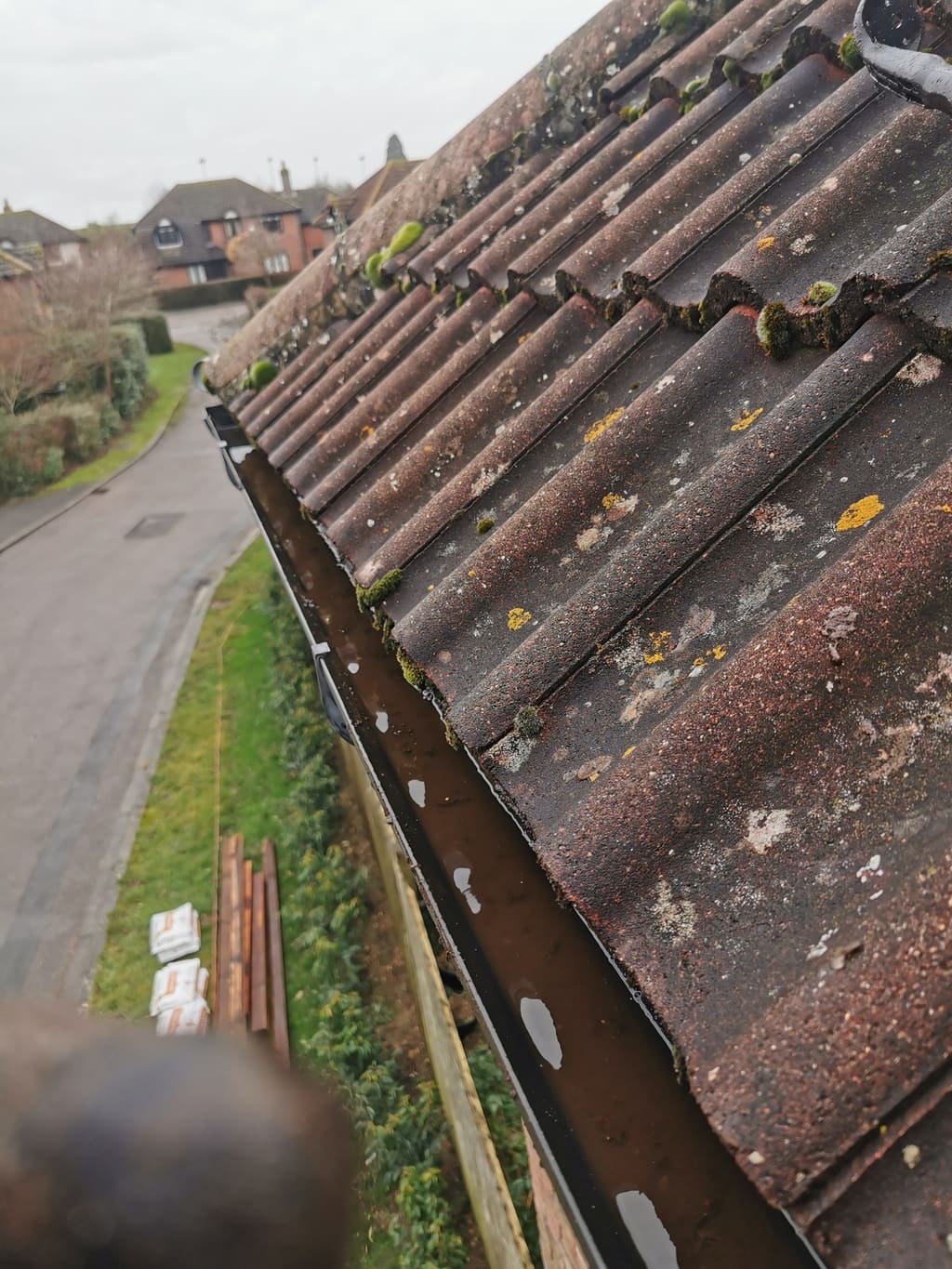 Fixed-Price-Simple-Service-Gutter-Cleaning-Thame 1