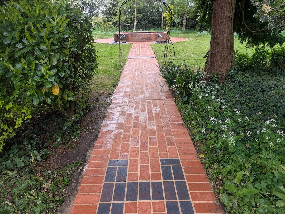 Beautiful-patio-cleaning-brick-paving-restoration-in-Thame 0