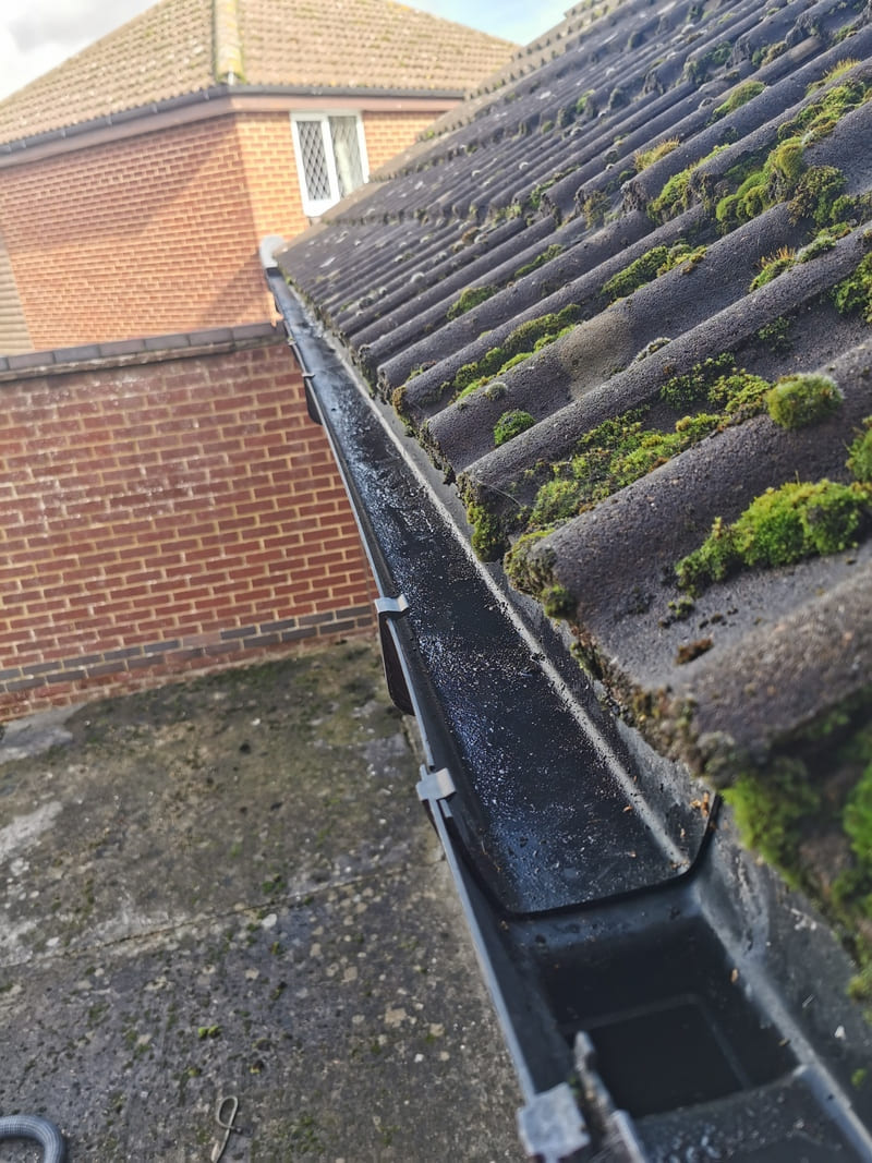 Clogged-Gutter-Cleaning-In-Thame-With-The-Gutter-Vac 3