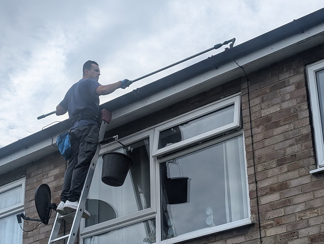 Gutter-Cleaning-Keeps-Thame-Flowing 0
