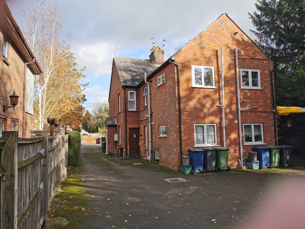 Super-efficient-Gutter-Cleaning-Thame 3