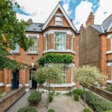 Crucial-Gutter-Cleaning-on-Oxford-Townhouse 1