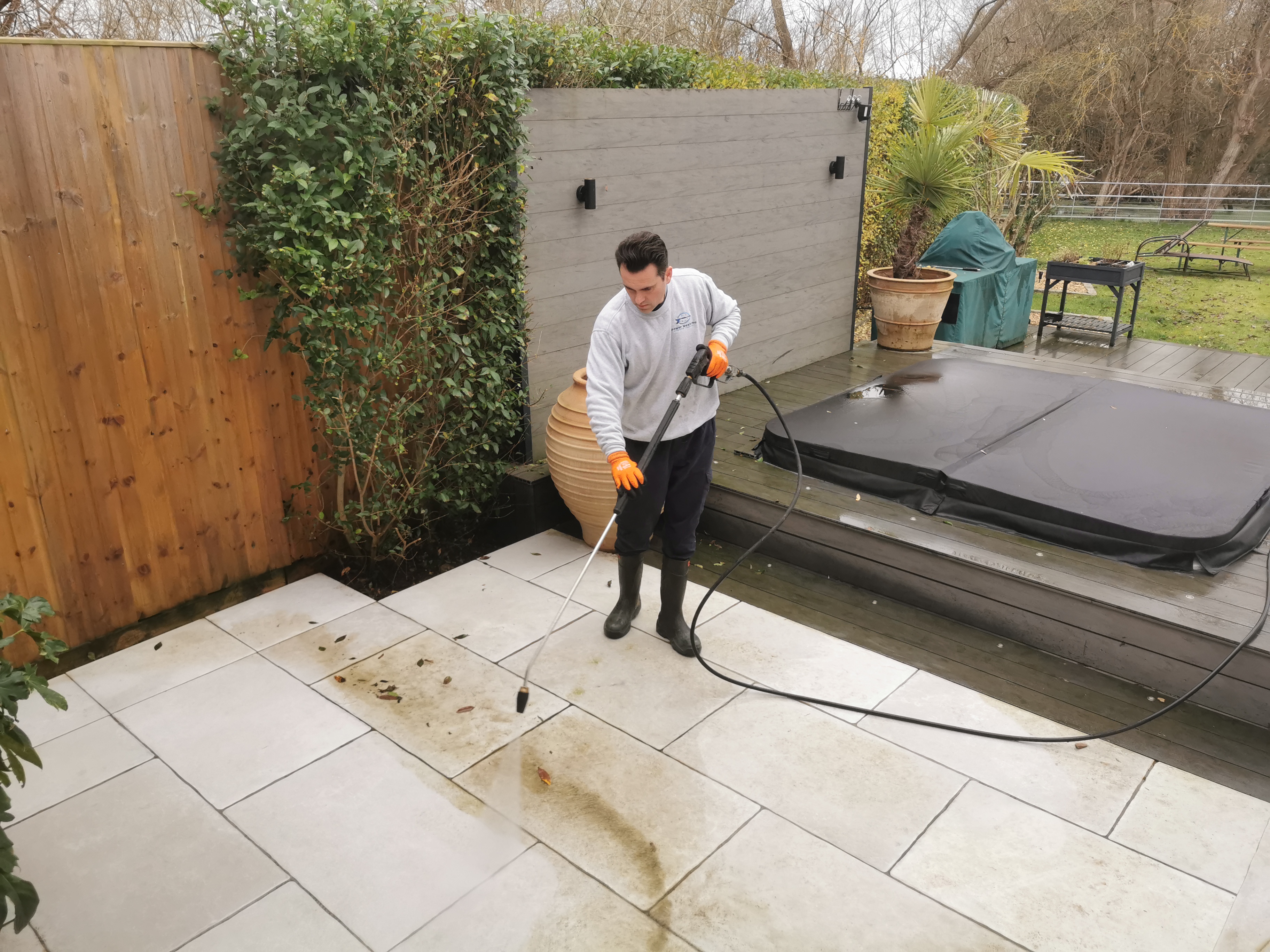 Pressure Washing Services in Thame with Top Customer Service 