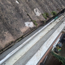 Simply-top-quality-gutter-cleaning-in-Marlow 1