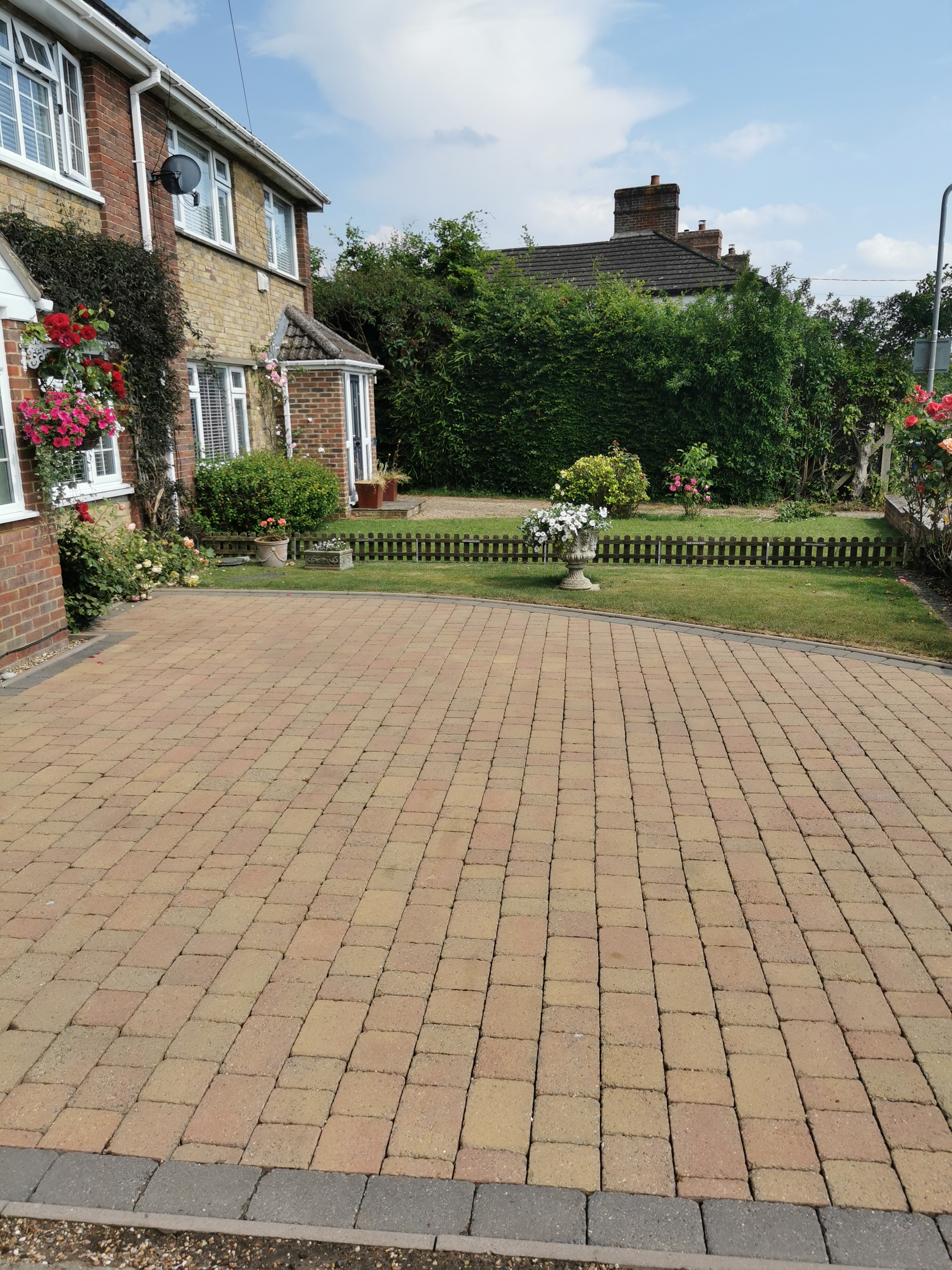 Top Quality Driveway Cleaning Completed in High Wycombe 